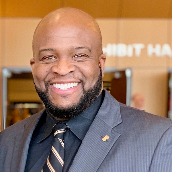 head shot of Darrell Ray