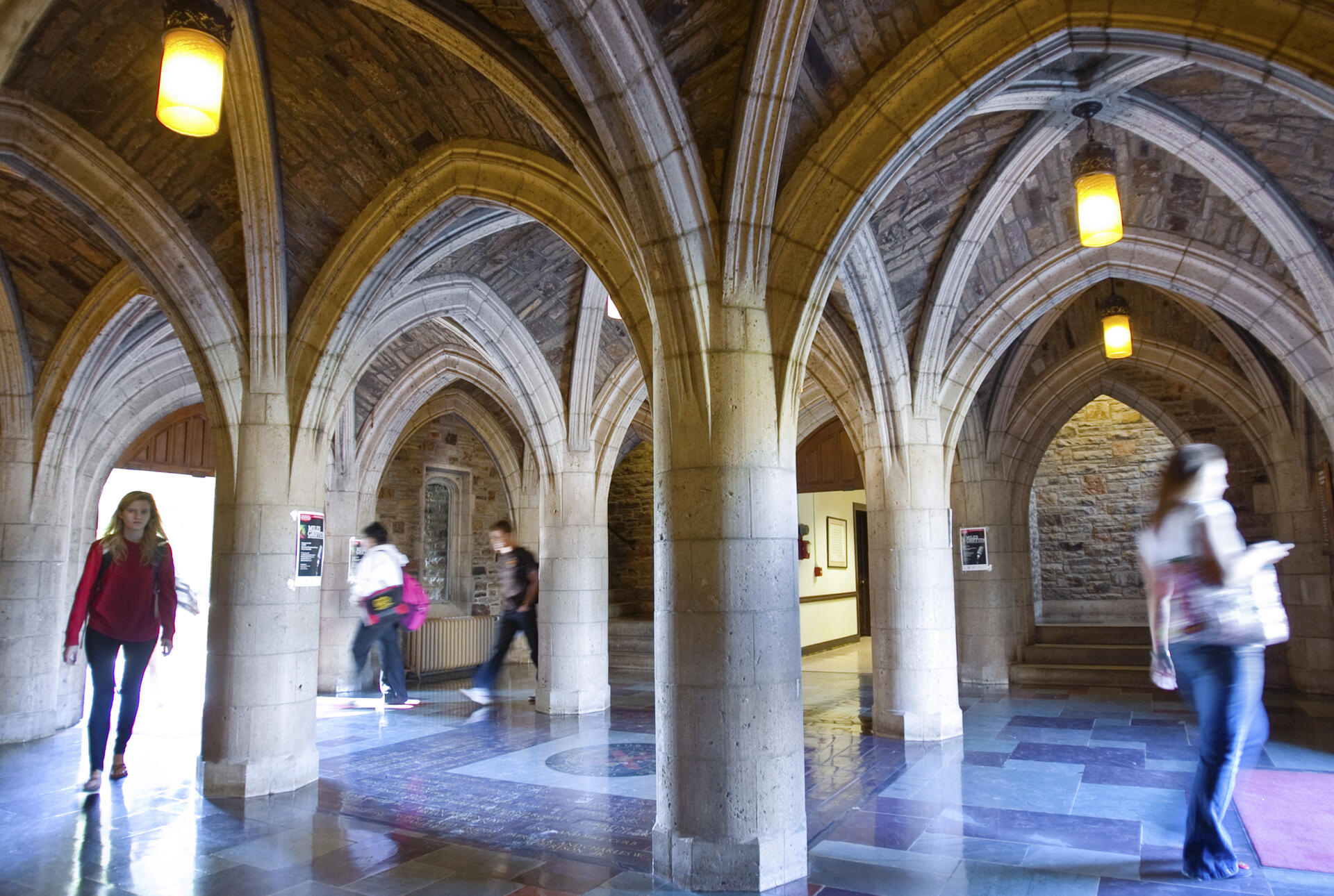 Students come in and out of the Southwestern Hall cloister 
