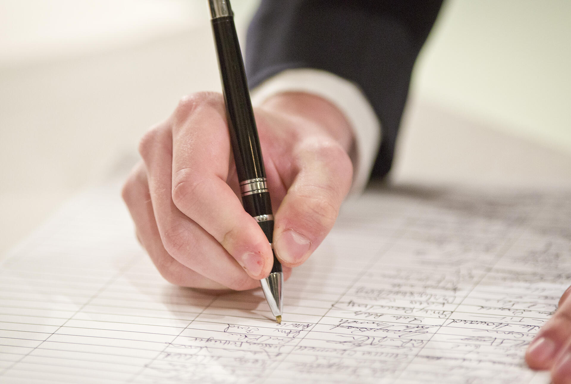 a student signing the honor code