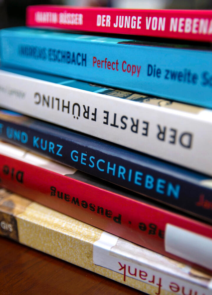 a stack of books in German