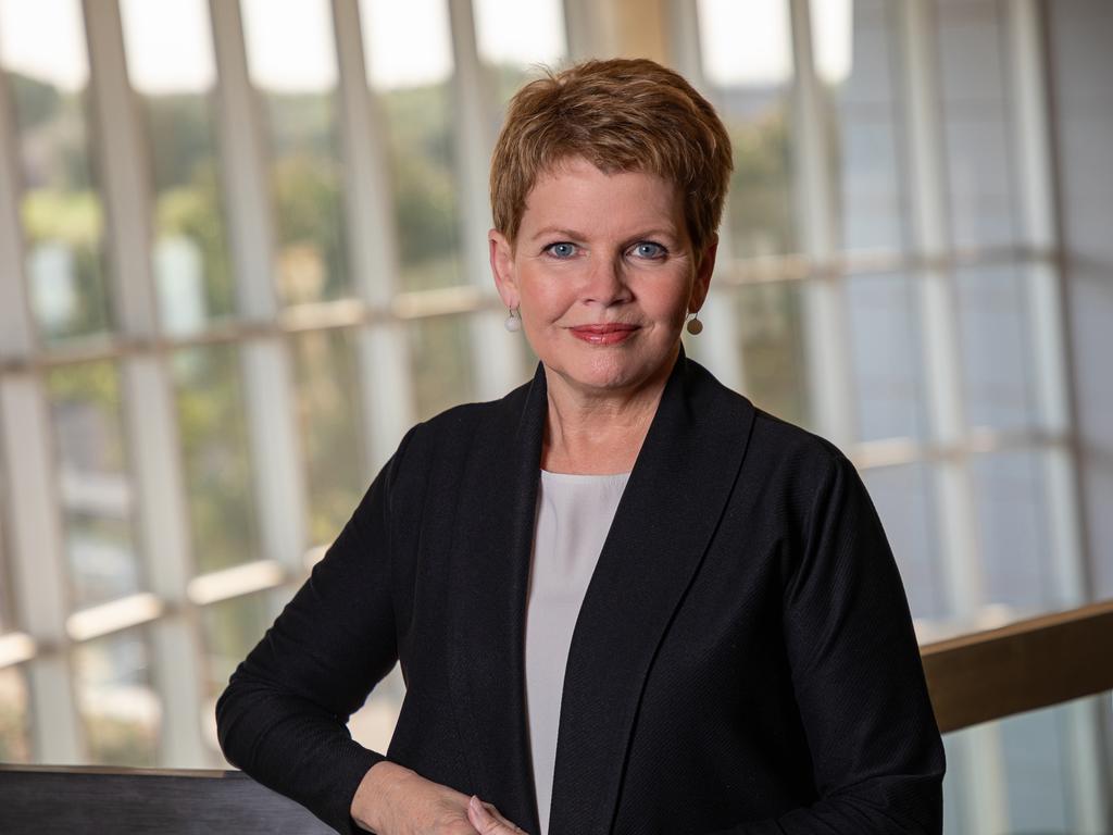 head and shoulder image of higher-ed administrator Linda Bonnin